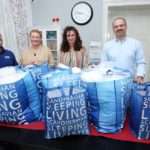 Igor Opačić, District Manager, Dražen Eldić, Retail Manager i Vesna Kukić Lončarić, Country Manager u posjetu Dječjem domu Vladimir Nazor u Karlovcu s ravnateljicom