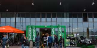 Pevec svečano otvorio novi prodajni centar u Vukovaru