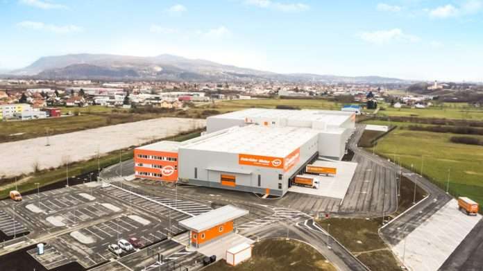 Gebrueder_Weiss_Croatia_warehouse_outside