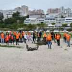 Korak blize prirodi_ronioci i zaposlenici pored izvadjenog otpada