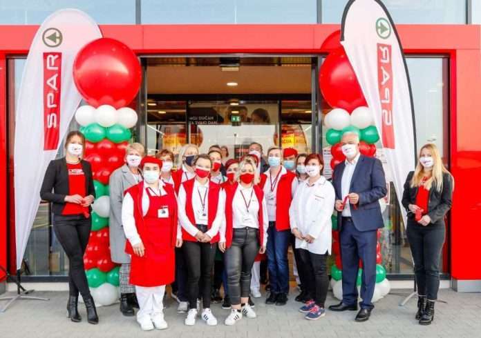 SPAR_Ivanić_zaposlenice s gradonačelnikom