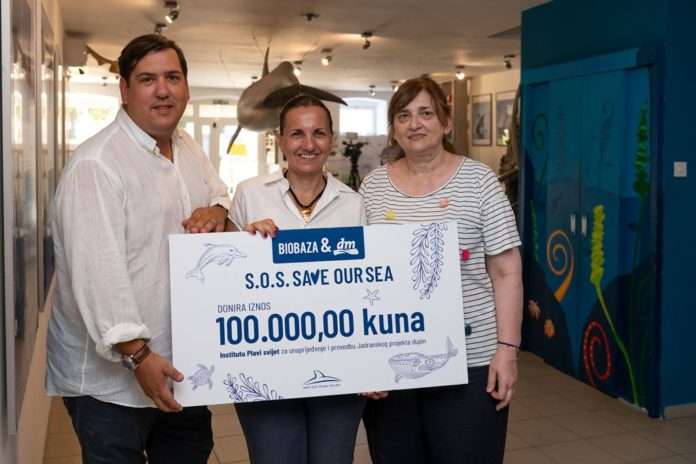 BIOBAZA&dm_DONACIJA INSTITUTU PLAVI SVIJET_Marko Gross Jelena Basta Gordana Božić
