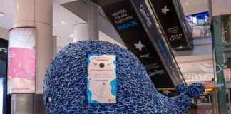 U Arena centru velika skulptura kita poziva na recikliranje plastike te promovira čiste plaže i more