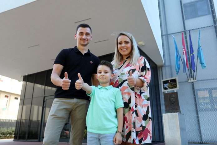 Lidlovi zaposlenici i prvašići_Prvi dan škole_4