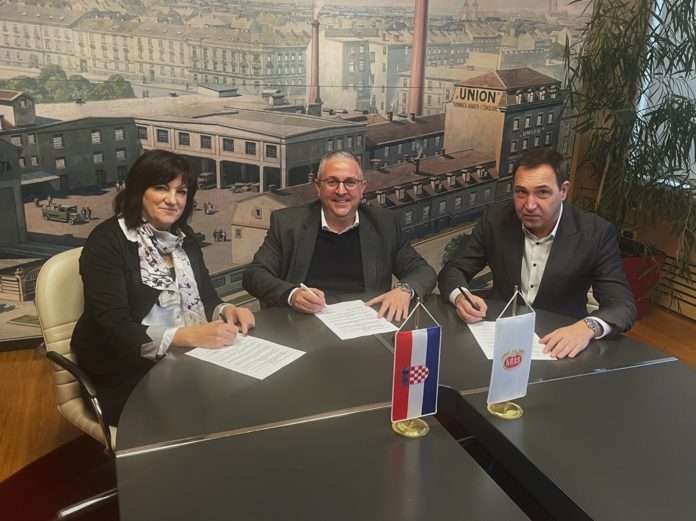 Marija Mustapić, Allen Halamić, Damir Bulić_Potpisivanje novog kolektivnog Ugovora u Krašu