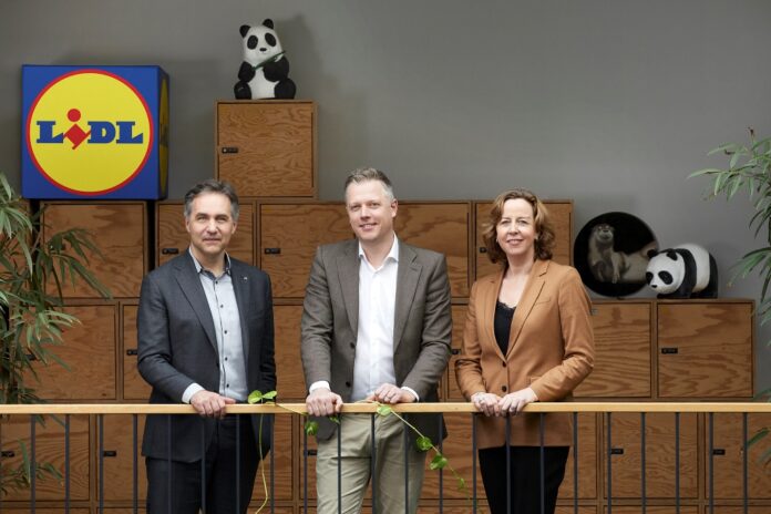 Thomas Vellacott, izvrsni direktor WWF Svicarske, Christoph Pohl, direktor Nabave Lidl International i Kirsten Schuijt, generalna direktorica WWF International