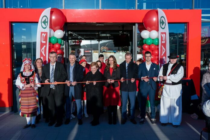 SPAR_Pakrac_rezanje vrpce