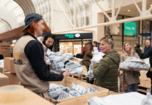 Zagreb dobiva prvi pop-up store izgubljenih paketa s misterioznim sadržajem