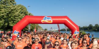 dm donirao higijenske uloške za korisnice 32 učenička doma