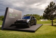 Od ekskluzivne večeri do zelenih terena – dva svijeta i jedan automobil Porsche Cayenne Electric